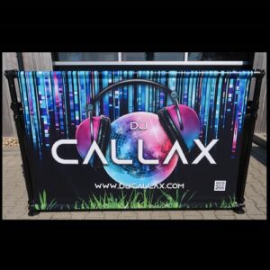 Demontabele DJ BOOTH met eigen exclusieve ontwerp van voordoek